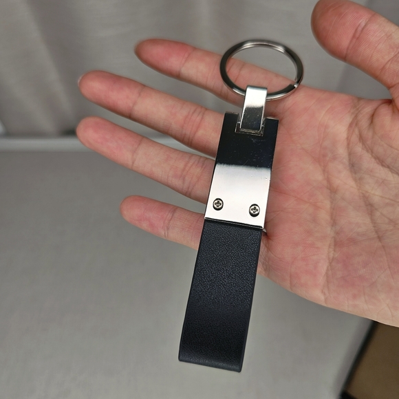 Brand new Ritz Carlton Key Chain - Picture 5 of 7